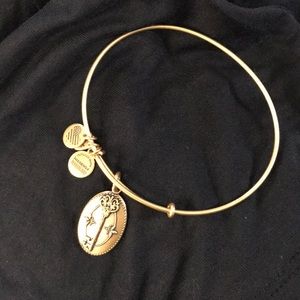 💖REDUCED💖 Alex & Ani Key to Life Gold Bangle